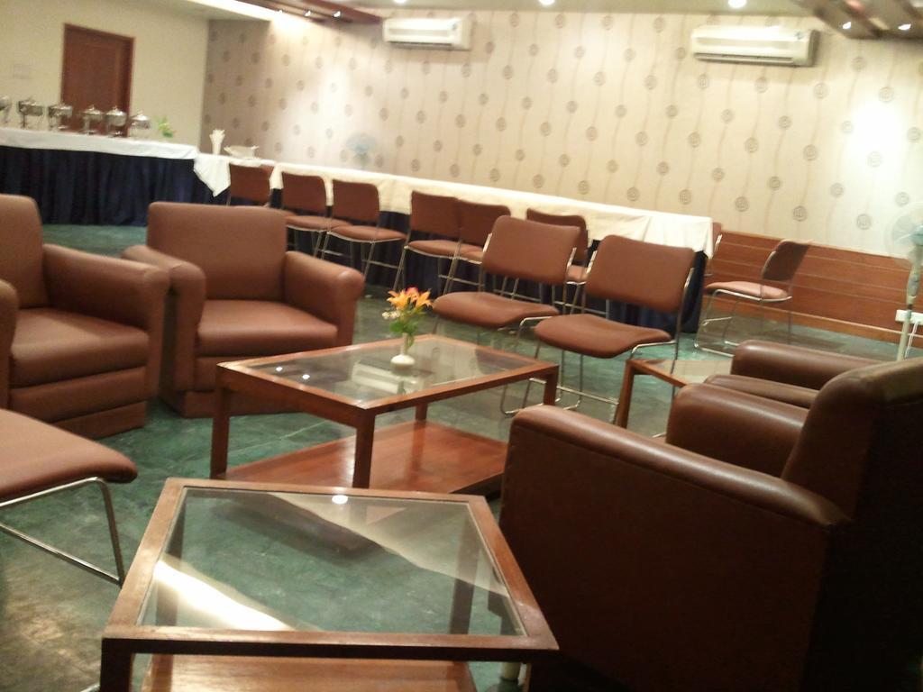 Oyo 15791 Flagship Hotel Executive Hazratganj Lakhnaú Exteriér fotografie
