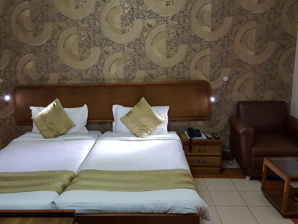 Oyo 15791 Flagship Hotel Executive Hazratganj Lakhnaú Exteriér fotografie