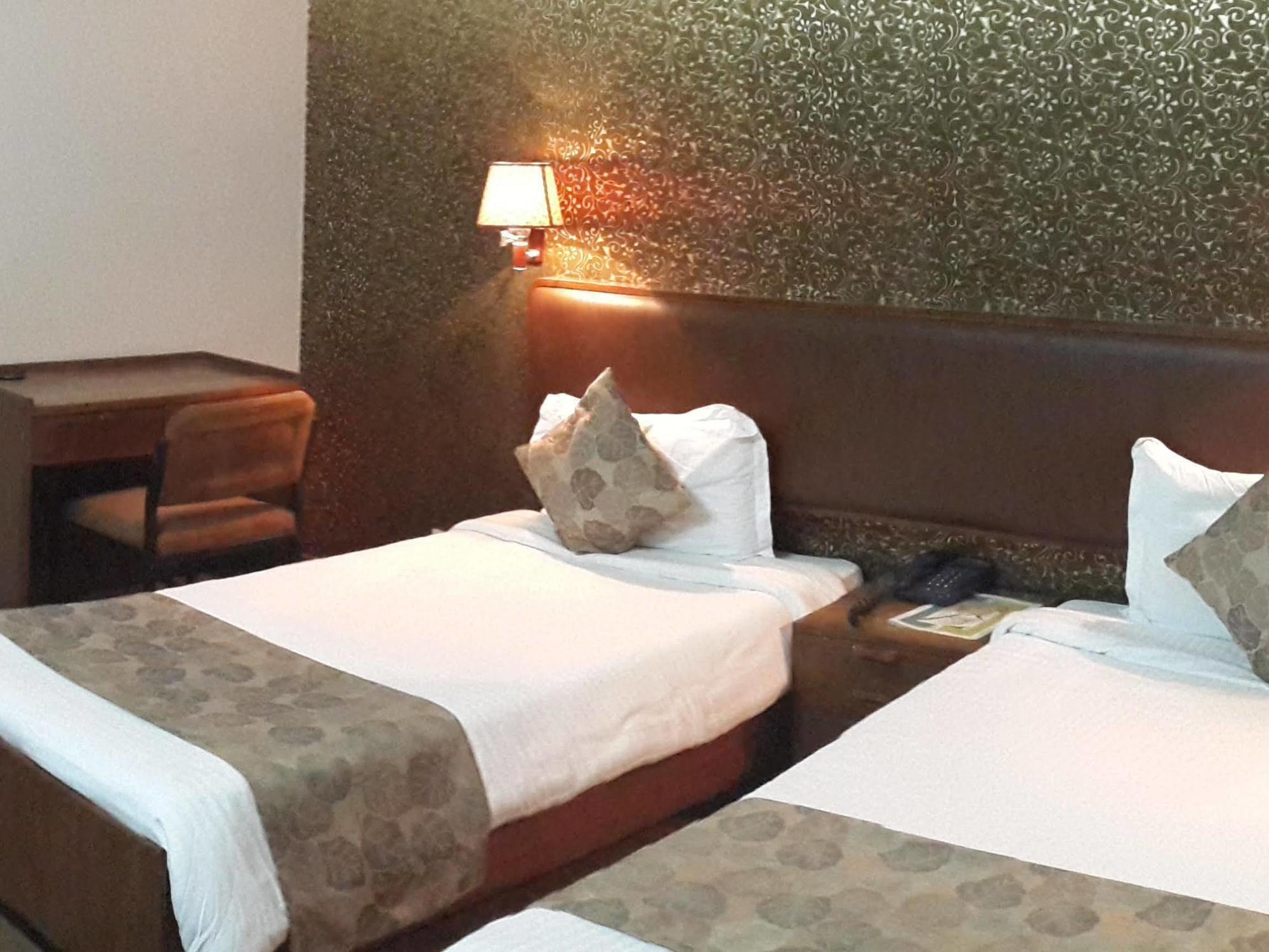 Oyo 15791 Flagship Hotel Executive Hazratganj Lakhnaú Exteriér fotografie